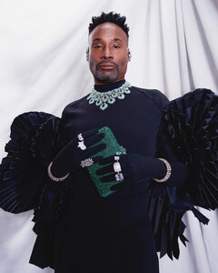 Время волшебства: Билли Портер появился на «Эмми-2021» с крыльями