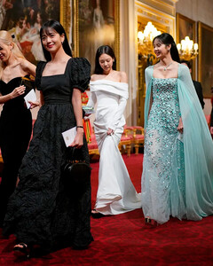 Группа Blackpink встретилась с королём Карлом III во время визита в Великобританию