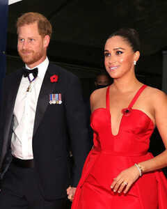 Эксперт по языку тела объяснила поведение принца Гарри и Меган Маркл на гала-ужине в Нью-Йорке