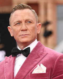 «Бонд эволюционирует, как и мужчины»: продюсеры ищут нового агента 007, способного продержаться десятилетие