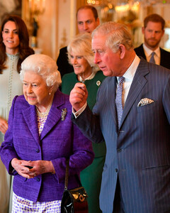 Гнев принца Гарри и испуг Кейт Миддлтон: пять неожиданных моментов из новой книги Роберта Джобсона «Наш король»