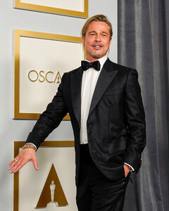 Брэд Питт пошутил над Леонардо Ди Каприо во время церемонии «Оскар»