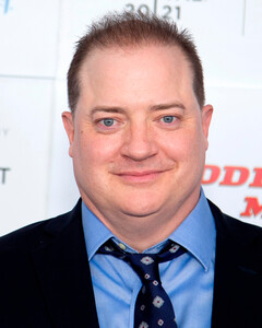 Появилось первое фото Брендана Фрейзера в роли 270-килограммового мужчины