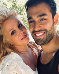 Это по любви! Бритни Спирс и Сэм Асгари подписали брачный контракт