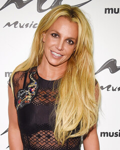 Бритни Спирс выпила первый бокал вина за 13 лет: «Этого достаточно»