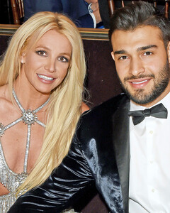 Бритни Спирс вышла замуж за Сэма Асгари: первые подробности нашумевшей свадебной церемонии