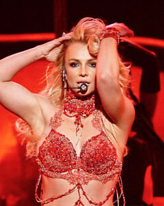 Снова в строю: Бритни Спирс наконец-то начала работать над новой музыкой