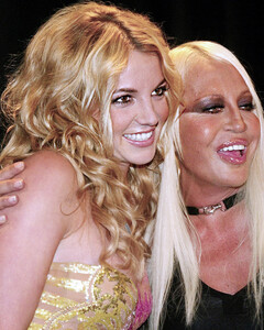 Только Versace! Бритни Спирс рассказала о своём подвенечном платье