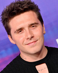 Бруклина Бекхэма обвиняют в неспособности самостоятельно зарабатывать деньги