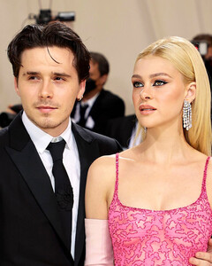 Всё с умом: Бруклин Бекхэм и Никола Пельтц подписали брачный договор