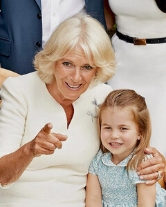 Что Камилла Паркер-Боулз подарила своим внукам на Рождество?