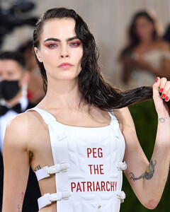 Почему Кара Делевинь предпочитает заниматься любовью в тишине?