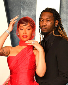 На Карди Би и Оффсета подали в суд за разгром дома