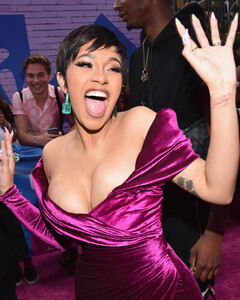 Cardi B побила рекорд премии American Music Awards 2020