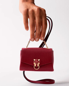 Cartier показал коллекцию мини-сумок