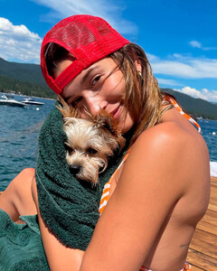 «Нужно стараться больше»: как Хейли Бибер и другие знаменитости отметили День Земли?