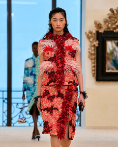 Круизный показ Chanel 2027: возвращение к истокам в Биаррице