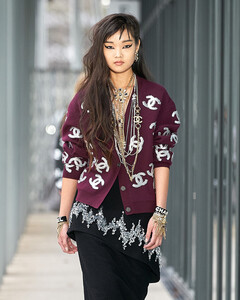 Торжество ручного труда: 5 фактов о показе Chanel Métiers D'Art