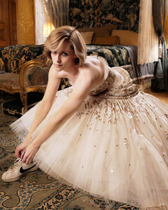 Как костюмы от Chanel раскрывают характер Дианы в фильме «Спенсер»