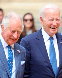 Нелепые шутки и серьёзные переговоры: как король Карл III встретился с президентом США Джо Байденом