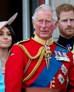 Инсайдеры: «Карл III всегда будет рад принцу Гарри и Меган Маркл, но не станет приносить извинения за монаршую семью»