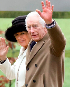 Король Карл III появился в церкви после начала своей борьбы с раком