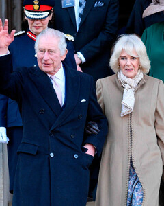 Гордость с привкусом грусти: как Карл III и другие представители королевской семьи отметили день восшествия на престол Елизаветы II?