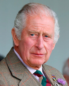 Карл III установил для себя комендантский час на 6 часов вечера накануне коронации