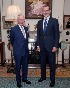 Союз двух корон: Карл III поделился фотографией с официальной встречи с королём Испании Филиппом VI