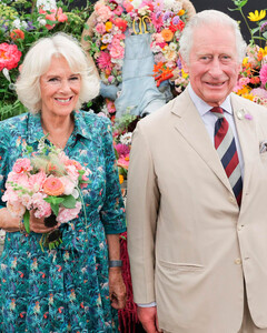 С королевским размахом: Карл III планирует серию официальных туров по всему миру