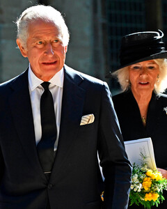 Король Карл III и королева Камилла посетили Уэльс в завершение тура по Великобритании после смерти Елизаветы II