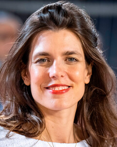 Внучка принцессы Грейс — Шарлотта Казираги снялась в неожиданном музыкальном клипе