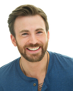 Криса Эванса назвали «самым сексуальным мужчиной на свете». Актёр получил титул от журнала People