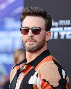 Крис Эванс похудел почти на 7 килограммов после того, как перестал играть Капитана Америку