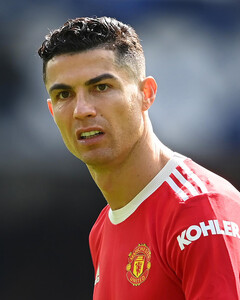 Криштиану Роналду разбил телефон мальчика, страдающего аутизмом и диспраксией