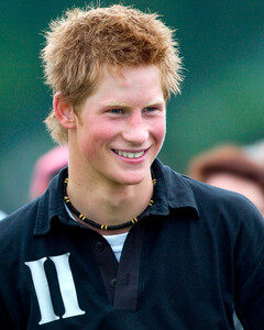 Съёмочная команда сериала «Корона» объявила кастинг подростков на роль юного принца Гарри