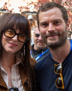 Дакоту Джонсон и Джейми Дорнана, сыгравших в «50 оттенках серого», сфотографировали вдвоём