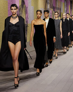 20-е годы, танцы и ар-деко: Dior представил коллекцию Haute Couture SS23 в Париже