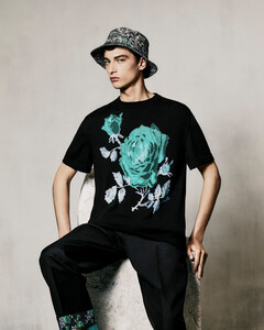 Dior представил капсульную мужскую коллекцию Jardin, украшенную розами