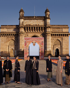 Dior готовит документальный фильм о показе в Мумбаи