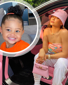 2-летняя дочь Кайли Дженнер пошла в школу с рюкзаком Hermès