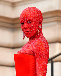 Doja Cat рассказала, зачем так «дико» экспериментирует со внешностью