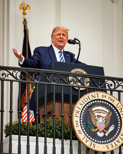 Дональд Трамп, зараженный COVID-19, собрал 2 000 человек в Белом доме