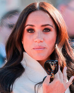 «Она бьёт принца Гарри»: почему Дональд Трамп обвинил Меган Маркл в насилии над своим мужем?