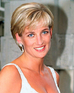 «Любой бы покраснел»: друг принцессы Дианы рассказал о её любви к неприличным анекдотам