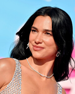 И снова иск! Дуа Липу обвинили в нарушении авторских прав