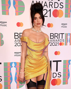 Певицу Дуа Липа обвинили в антисемитизме