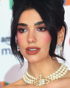 На Дуа Липу подали в суд за публикацию её же фотографии