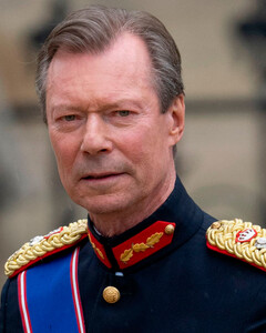 Ещё один европейский монарх планирует отречься от престола