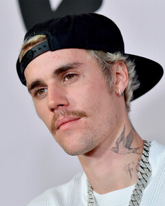 Джастин Бибер требует $20 млн от девушек, обвинивших его в изнасиловании